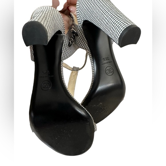 Chanel logo chain link block heel T strap sandals - Picture 10 of 13